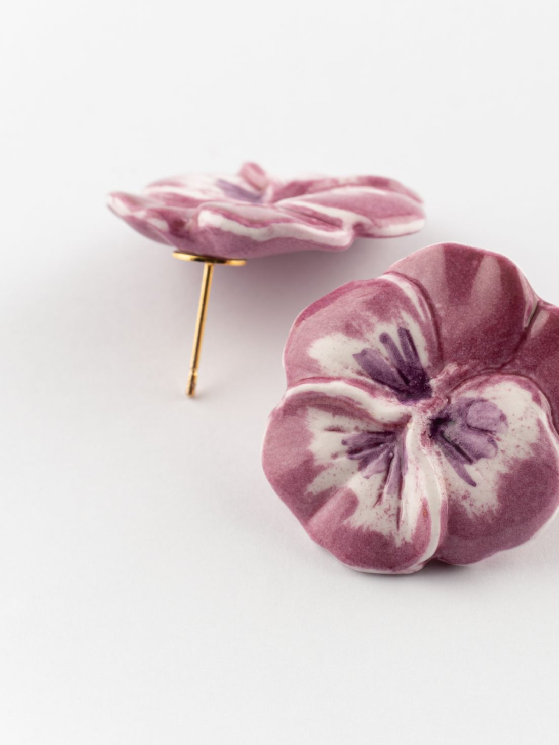 Pansy stud earrings